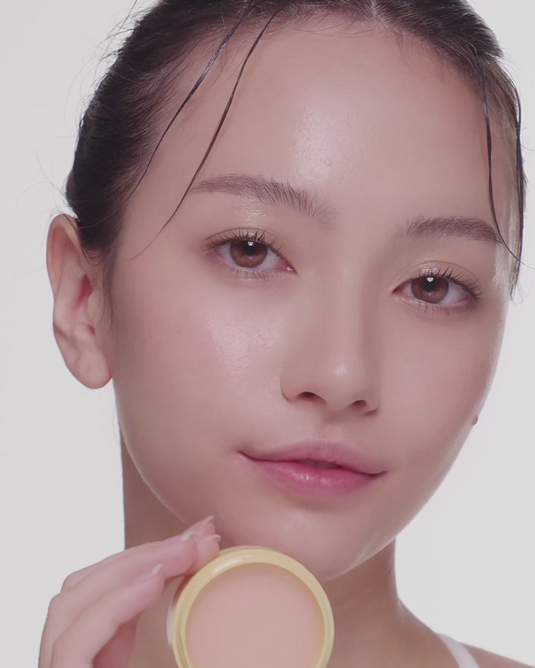 ROMI Beauty Lip Treatment Repair Mask — intensive overnight lip care that hydrates, restores, and softens lips for a smooth, revived look.